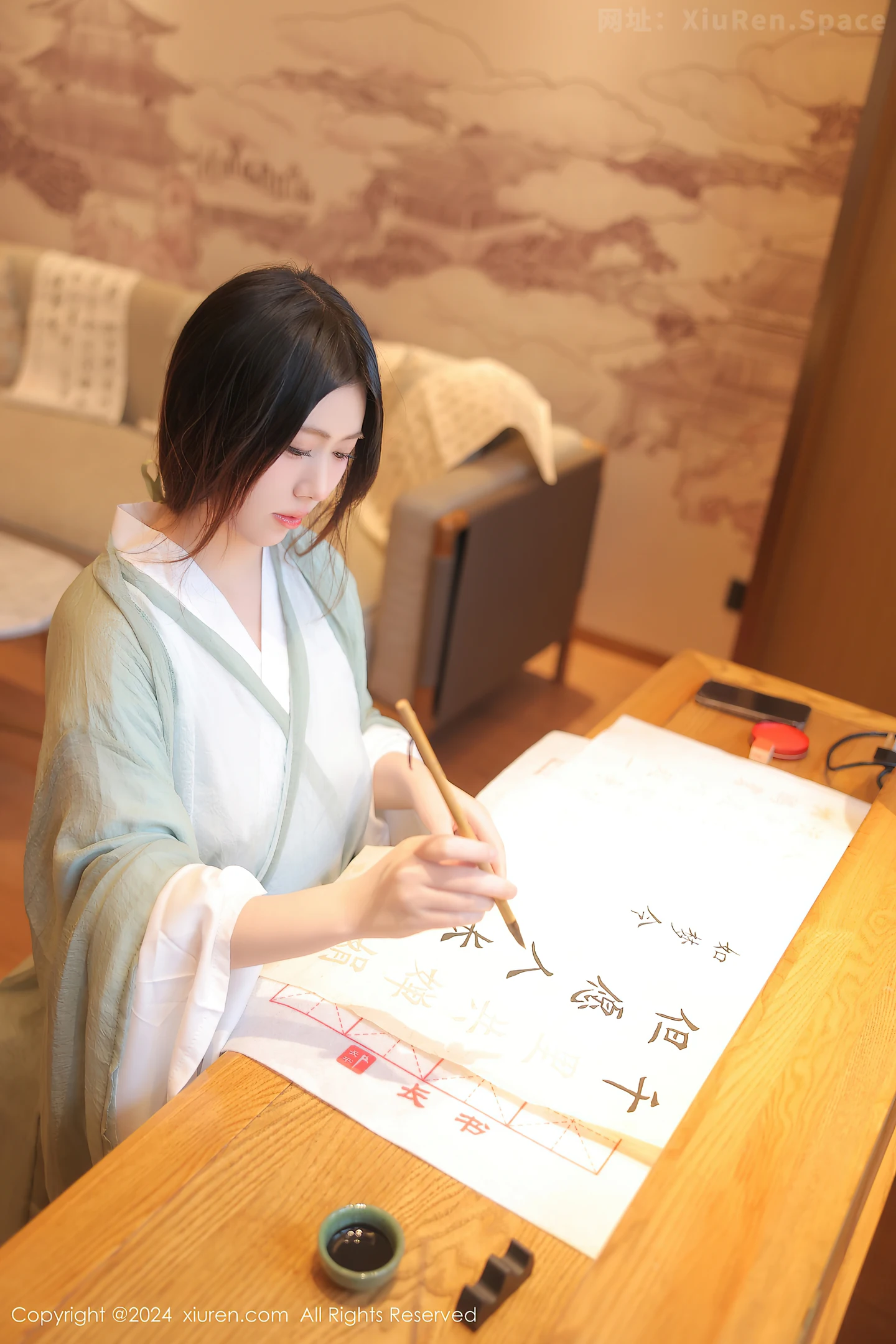 图片[3]-[XiuRen秀人网]VOL.8937 模特蛋蛋宝私房性感绿色古装服饰配超薄肉丝秀丰腴身姿诱惑写真83P-秀人网官方网站